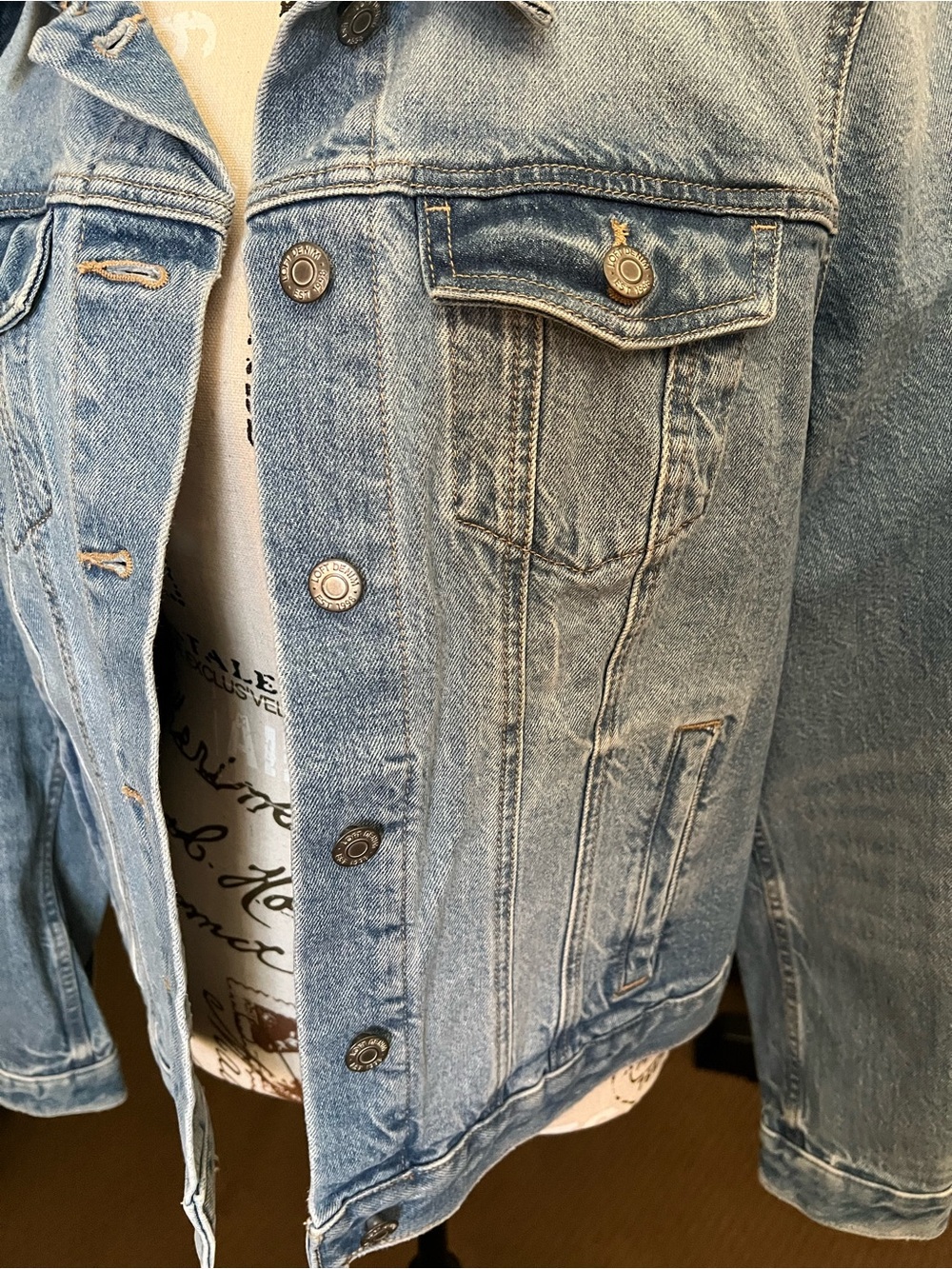 NWT LOFT Light Wash Denim Jean Jacket Trucker Sz L - Picture 2 of 5